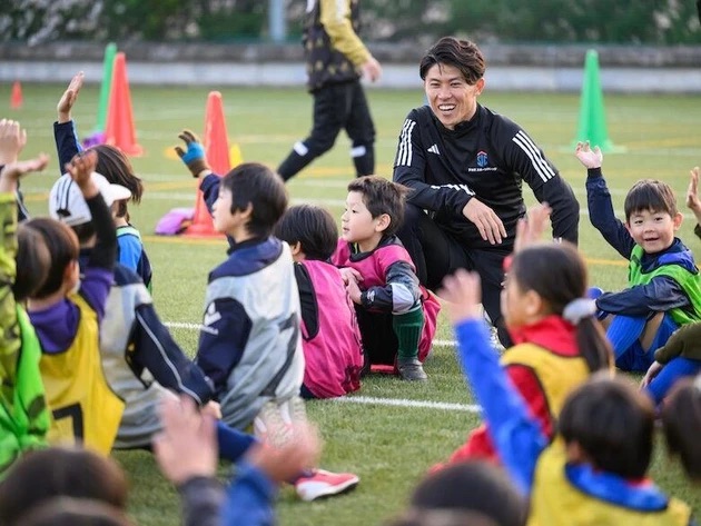 サッカー元日本代表の太田宏介が「月謝無料」のサッカー教室を開校。自身の経験からみんなにチャンスを